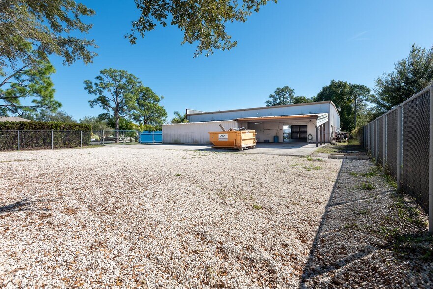 More Photos Of 420 NE 3rd Ave, Cape Coral Warehouse For Lease