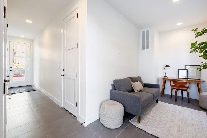 More Photos Of 2900 W Parkside Pl, Denver Apartments For Sale