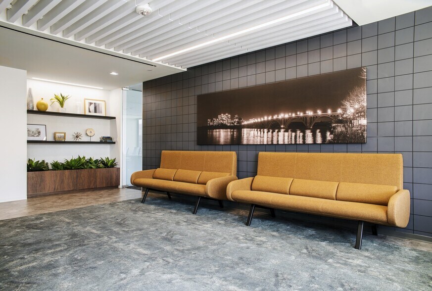 More Photos Of 1700 N Moore St, Arlington Office For Lease