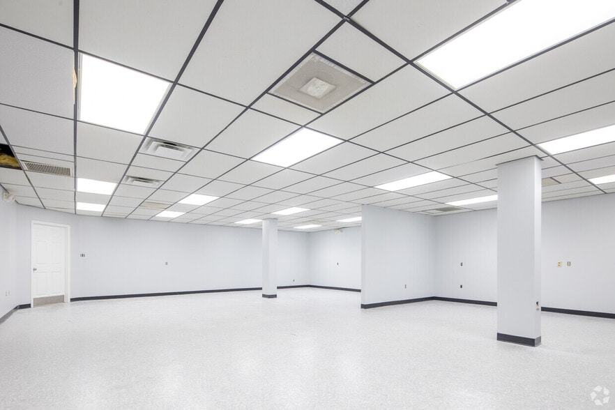 More Photos Of 1535 N Cogswell St, Rockledge Warehouse For Lease