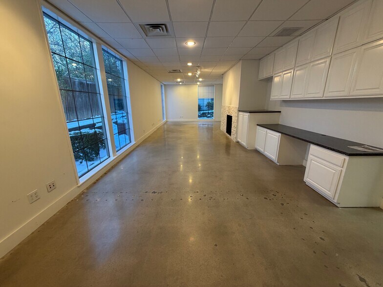 More Photos Of E Skelly Dr & S Lewis, Tulsa Office For Lease