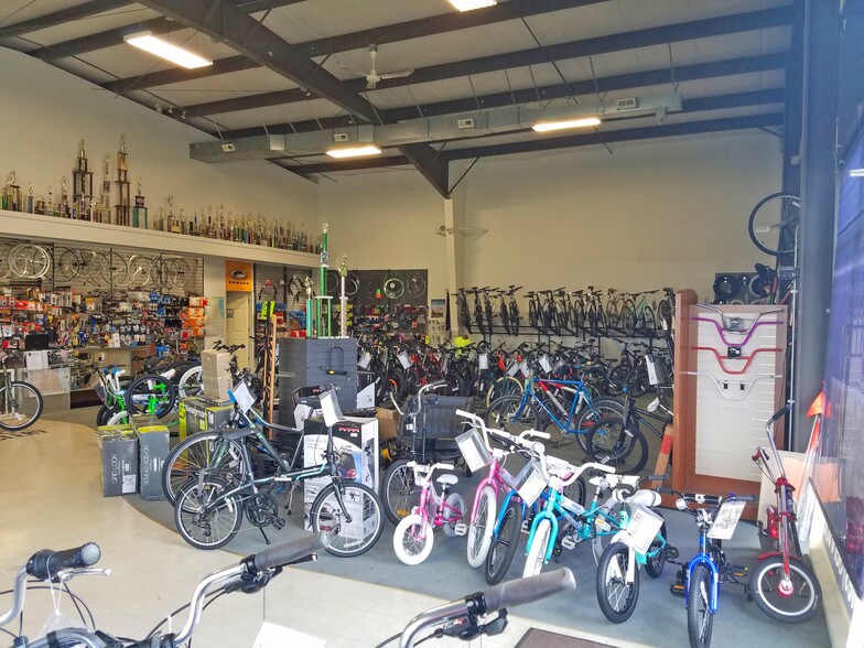 More Photos Of 131 E Rollins Rd, Round Lake Beach Freestanding For Sale