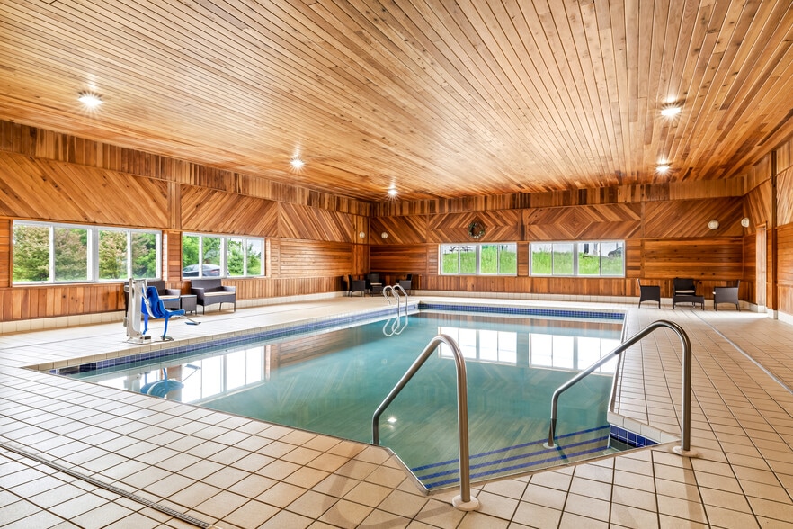 More Photos Of 50663 Oak Grove Rd, Osseo Hotel For Sale
