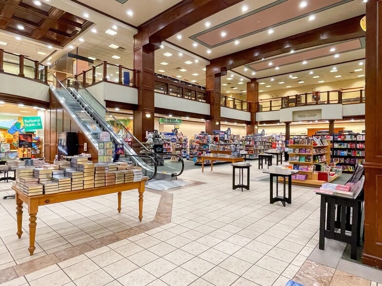 More Photos Of 2590 Citiplace Ct, Baton Rouge Freestanding For Lease