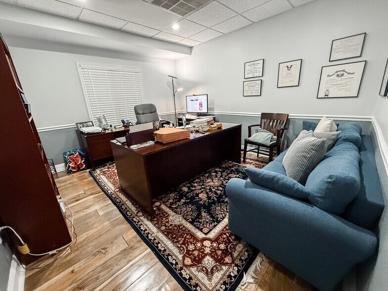 More Photos Of 146 S Lakeview Dr, Gibbsboro Office For Sale