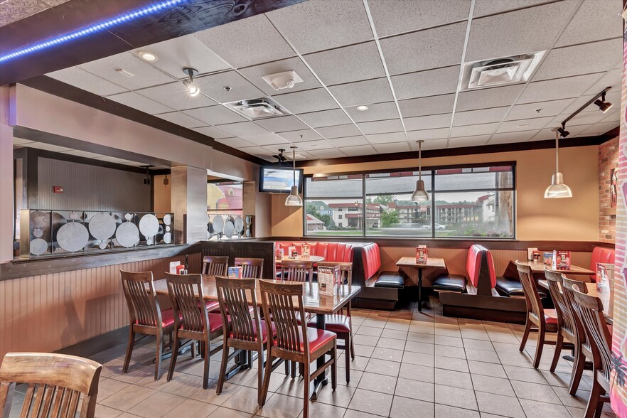 More Photos Of 2794 Parkway, Pigeon Forge Restaurant For Lease