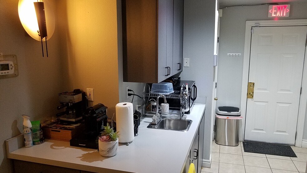 More Photos Of 1380 E Sahara Ave, Las Vegas Medical For Sale