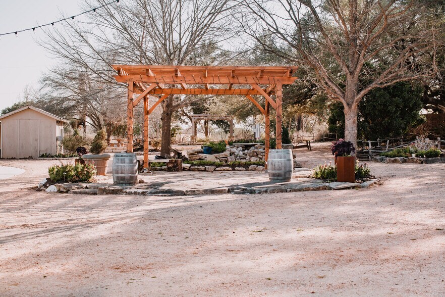 More Photos Of 13893 US Highway 87, Adkins Flex For Sale