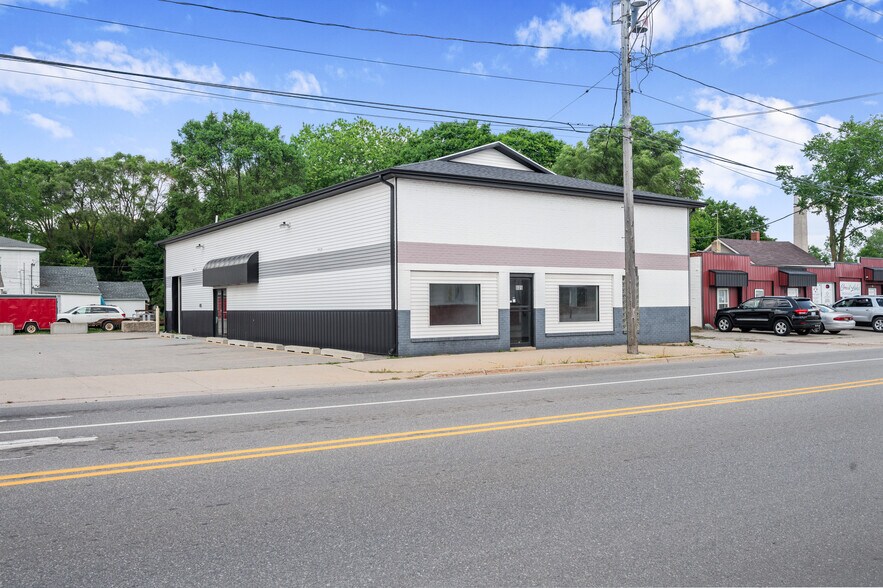 More Photos Of 805 Maple St, Big Rapids Storefront Retail Office For Sale