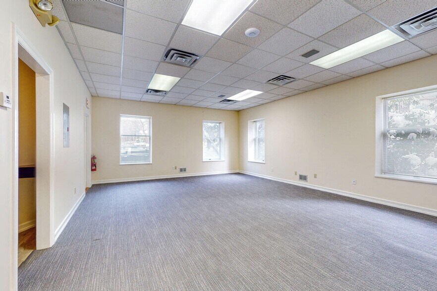 More Photos Of 7 Cedar St, Ramsey Office For Lease