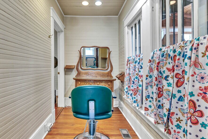 More Photos Of 104 State St, Greensboro Freestanding For Sale