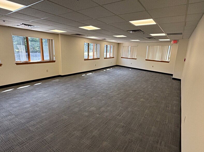 More Photos Of 100 Treble Cove Rd, Billerica Medical For Lease