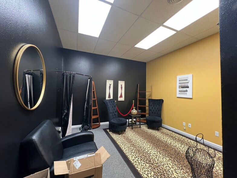 More Photos Of 402 E Main St, Riverton Storefront Retail Office For Sale