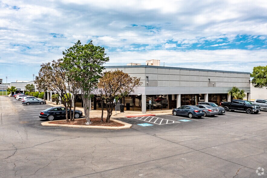 More Photos Of 11803-11889 Starcrest Dr, San Antonio Light Manufacturing For Lease