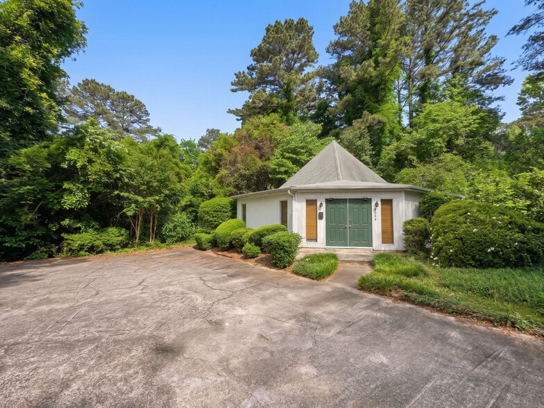 More Photos Of 2054 Harobi Dr, Tucker Flex For Sale