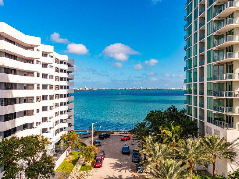 More Photos Of 2955 NE 7th Ave, Miami Storefront Retail Office For Sale