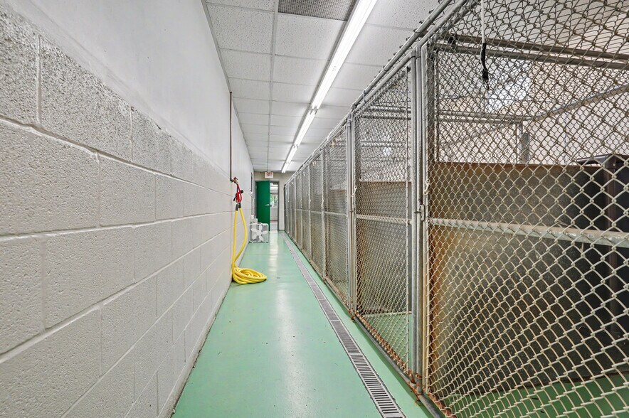 More Photos Of 4250 Herr Fieldhouse Rd, Southington Veterinarian Kennel For Sale