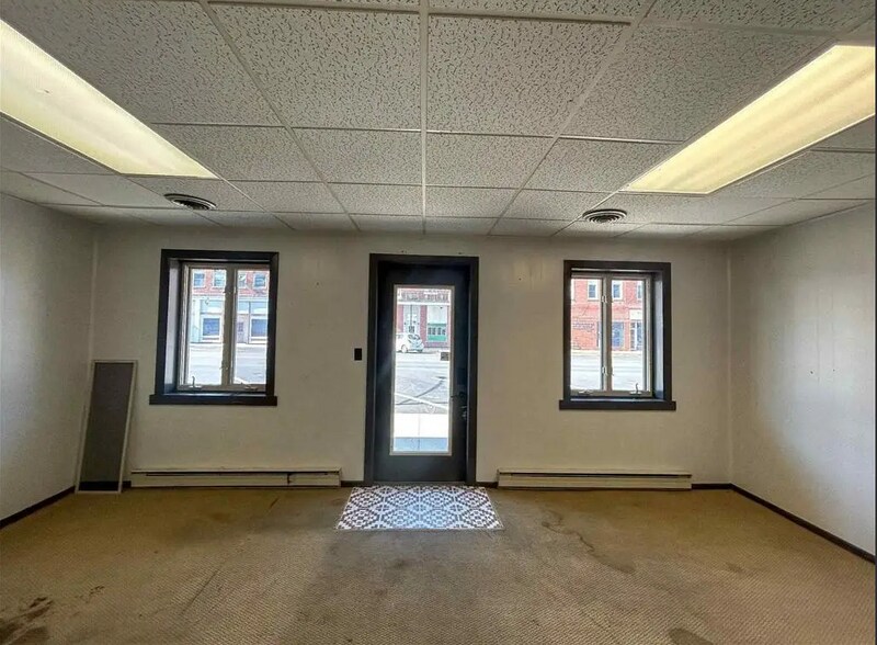 More Photos Of 507 W Main St, Mound City Freestanding For Sale