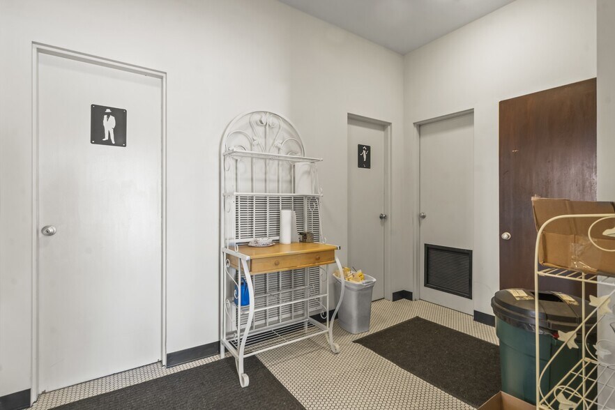 More Photos Of 1441 N Market St, Dayton Office For Sale