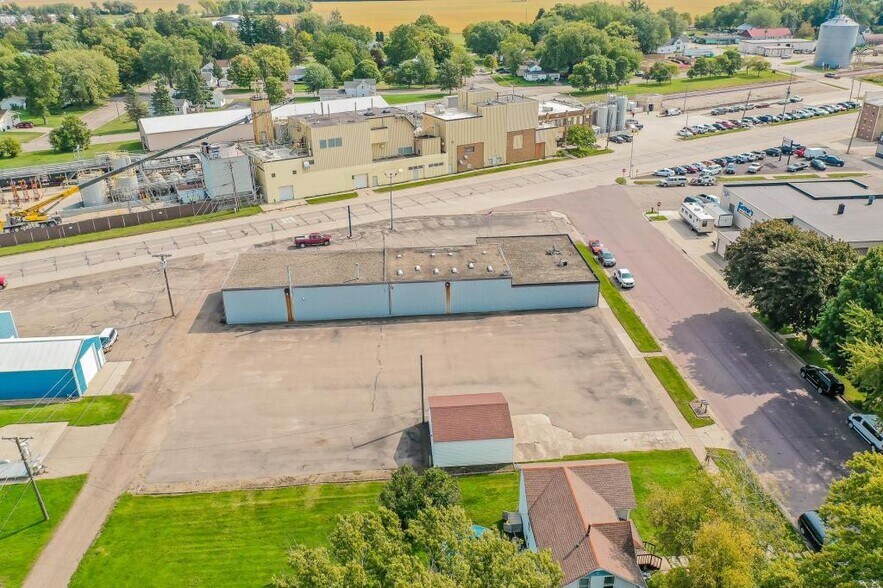 More Photos Of 206 N Highway Ave, Blooming Prairie Service For Sale