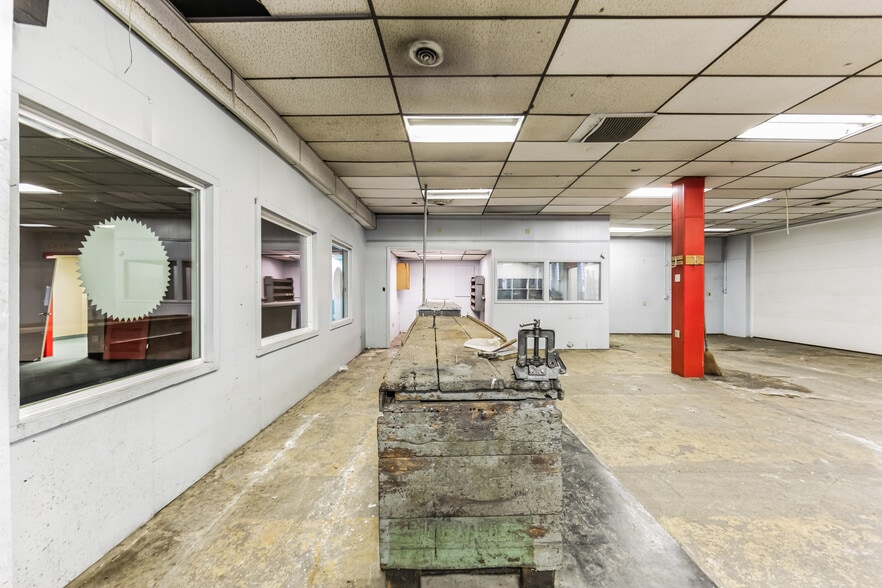 More Photos Of 65 E Fayette St, Uniontown Showroom For Sale