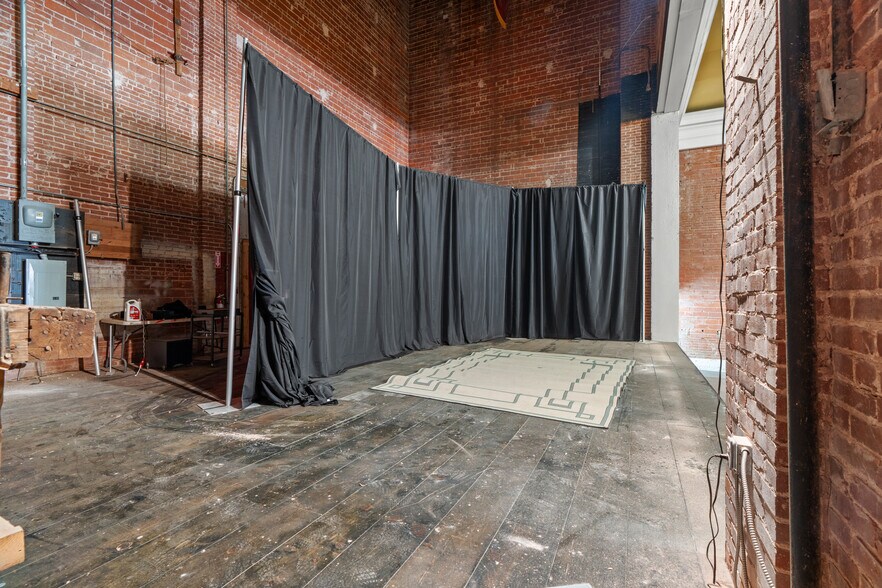 More Photos Of 606 Frisco Ave, Clinton Storefront Retail Office For Sale