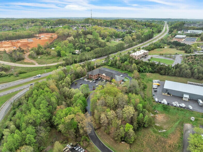 More Photos Of 2010 Castaic Ln, Knoxville Office For Sale