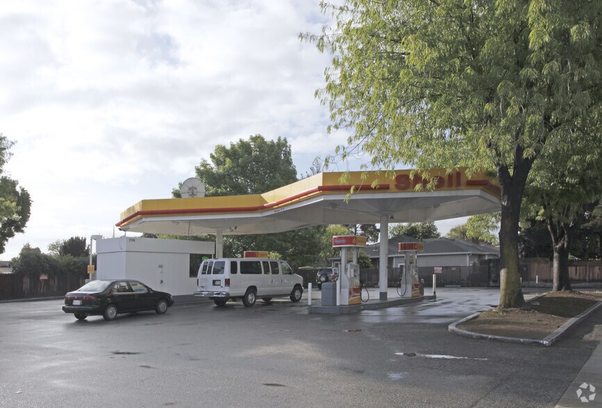 More Photos Of 2194 University Ave, East Palo Alto Service Station For Sale