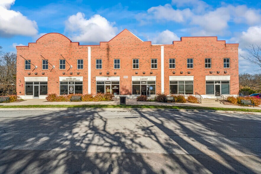 More Photos Of 205 Center St, Mount Airy Medical For Lease