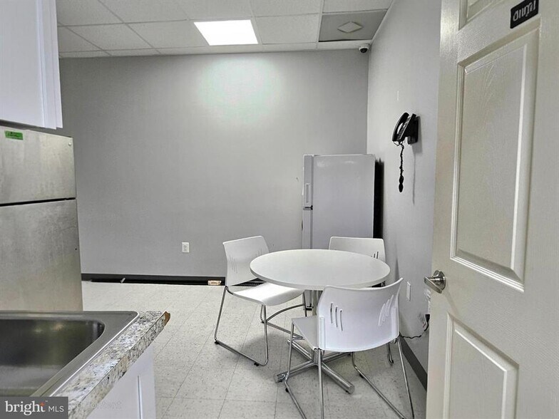 More Photos Of 7301 E Furnace Branch Rd, Glen Burnie Office For Lease