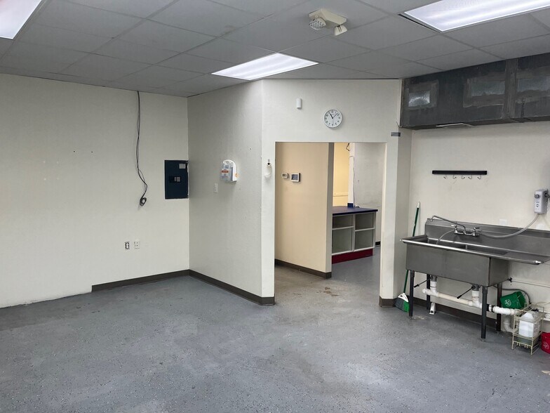 More Photos Of 915 Sand Lake Rd, Altamonte Springs Restaurant For Sale