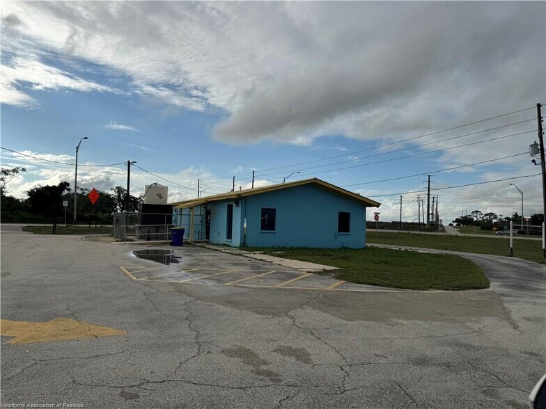 More Photos Of 1174 US 27 N, Lake Placid Freestanding For Sale