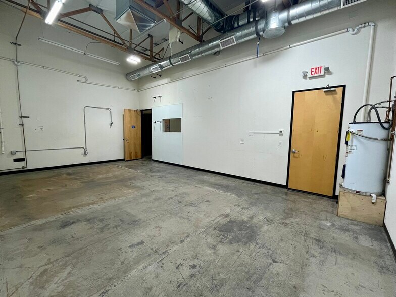 More Photos Of 15354 N 83rd Way, Scottsdale Warehouse For Lease