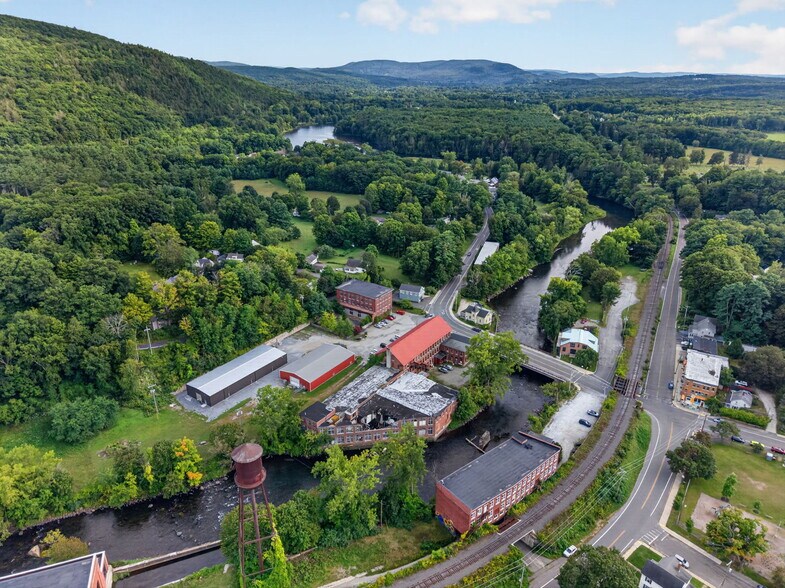 More Photos Of 420 Park St, Housatonic Flex For Sale