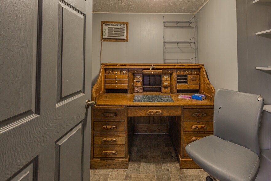 More Photos Of 505 W 9th St, Chickamauga Fast Food For Sale