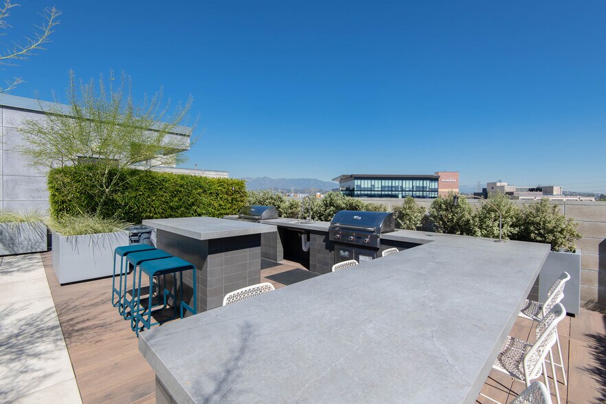 More Photos Of 500-530 S Hewitt St, Los Angeles Apartments For Lease