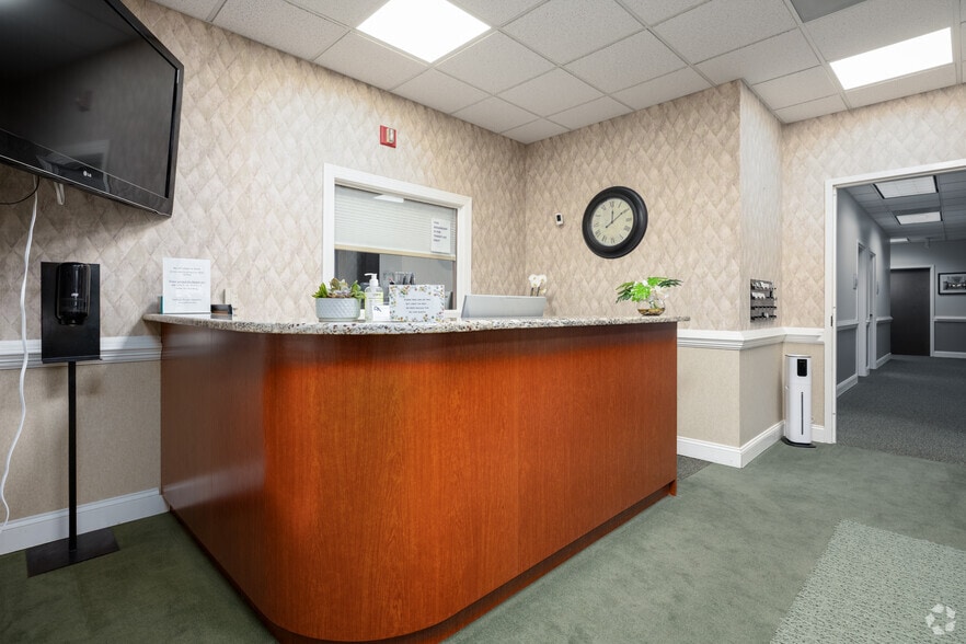 More Photos Of 204 Muirs Chapel Rd, Greensboro Office For Lease