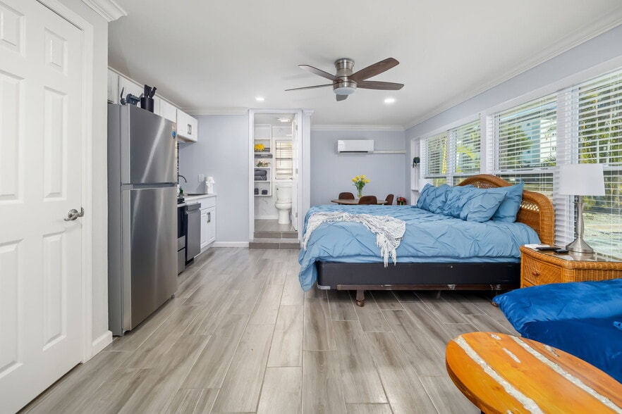 More Photos Of 9022 Midnight Pass Rd, Sarasota Apartments For Sale