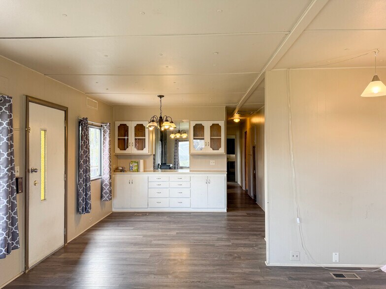 More Photos Of 972 S Main St, Prineville Flex For Sale