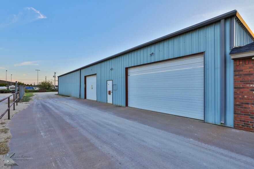 More Photos Of 2150 Industrial Blvd, Abilene Office For Sale