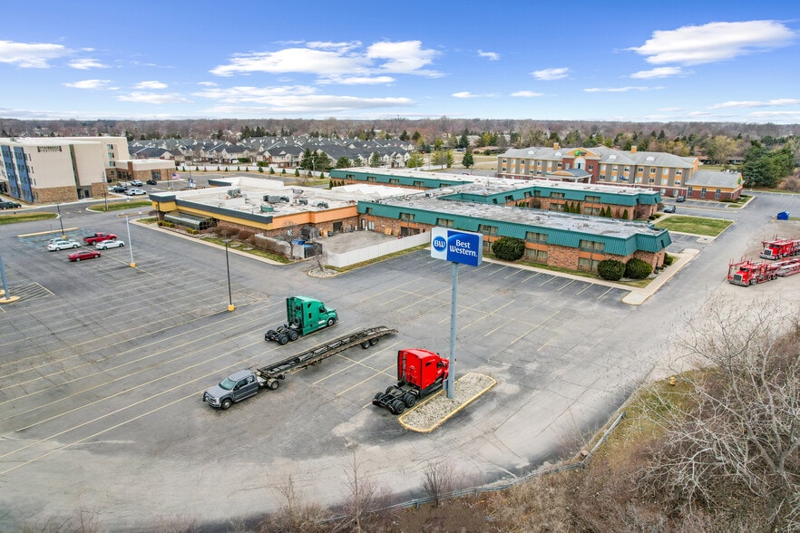 More Photos Of 21700 West Rd, Woodhaven Hotel For Sale