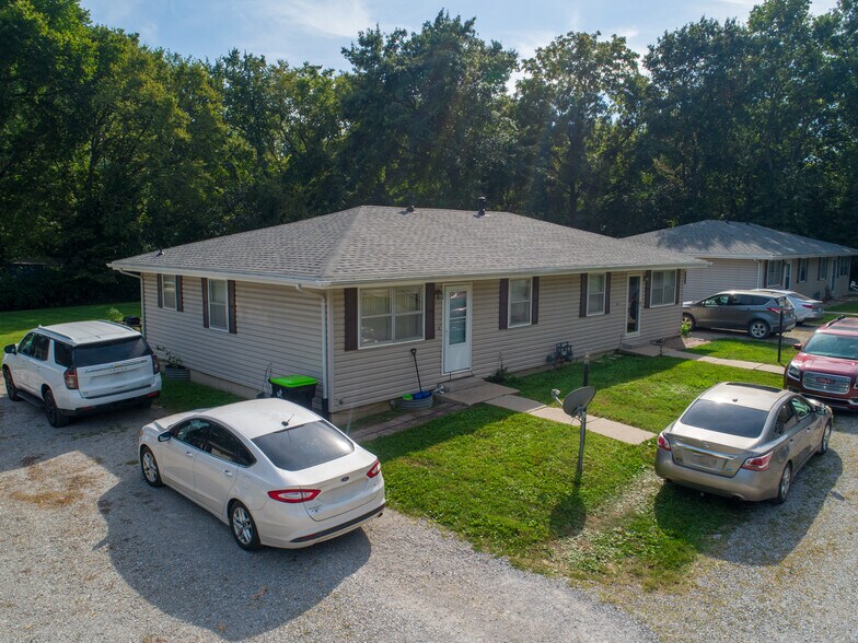 More Photos Of 204 N Walnut St, La Monte Multifamily For Sale