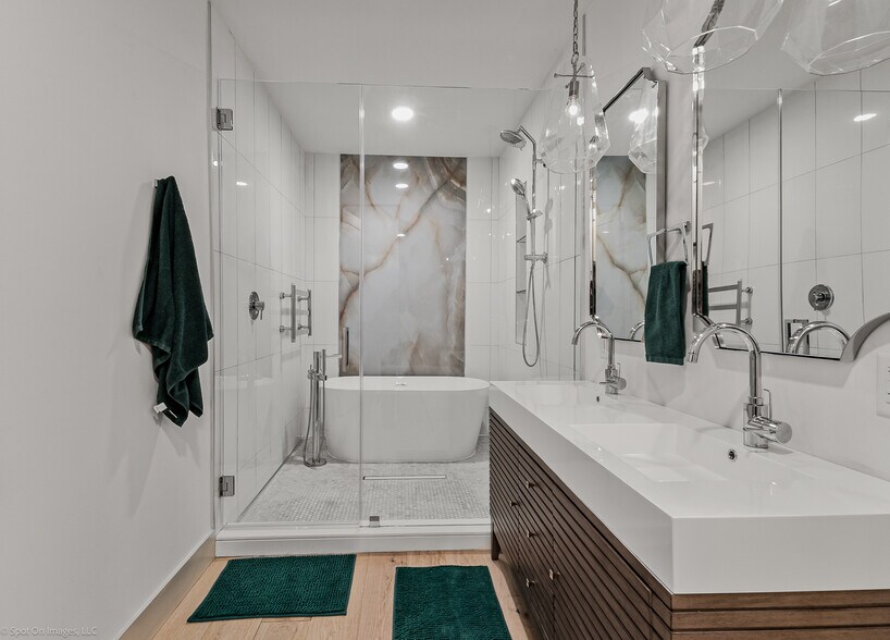 More Photos Of 1380 River Bend Dr, Dallas Office For Sale