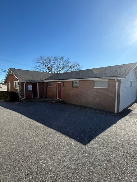 More Photos Of 307 W Antrim Dr, Greenville Medical For Lease