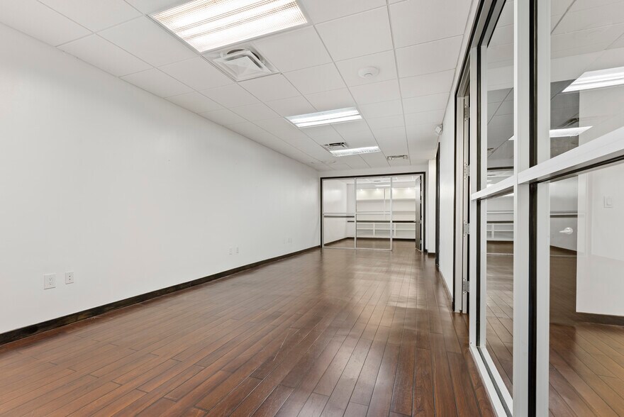 More Photos Of 20165-20199 NE 16th Pl, Miami Flex For Lease