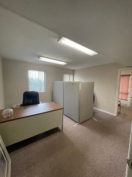 More Photos Of 567 Vauxhall St, Waterford Medical For Sale
