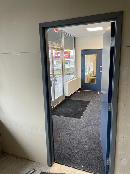 More Photos Of 685 S College St, Harrodsburg Storefront Retail Office For Lease