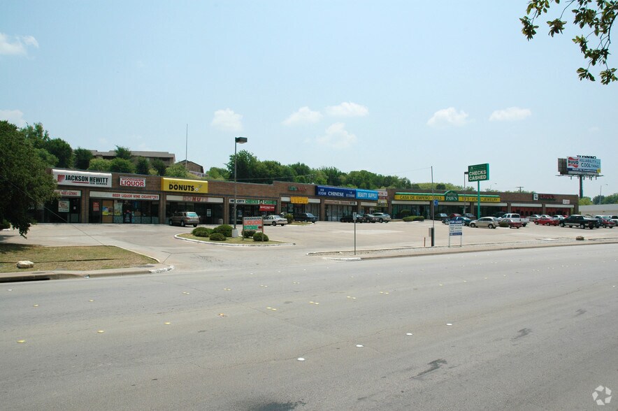 More Photos Of 1201 Woodhaven Blvd, Fort Worth Storefront For Lease