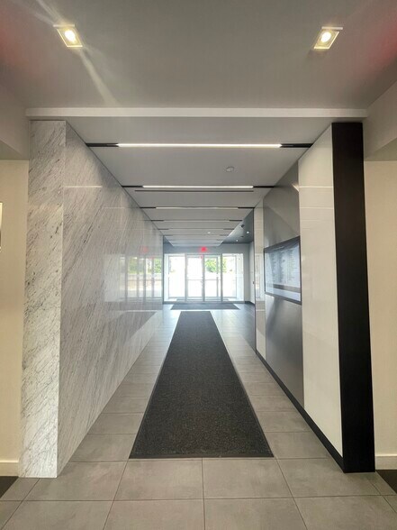 More Photos Of 375 N Broadway, Jericho Office For Sale