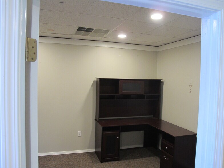More Photos Of 209 N Main Ave, Republic Office For Sale
